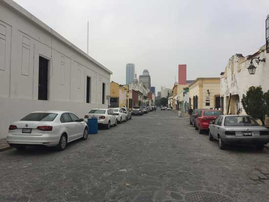 Reconstrucción de calle Abasolo en Monterrey lleva una semana de retraso 1 2 15