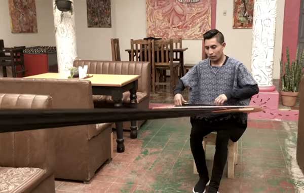 Fue discriminado por tejer y ahora presentará sus diseños en la Fashion Week de Nueva York 2 234