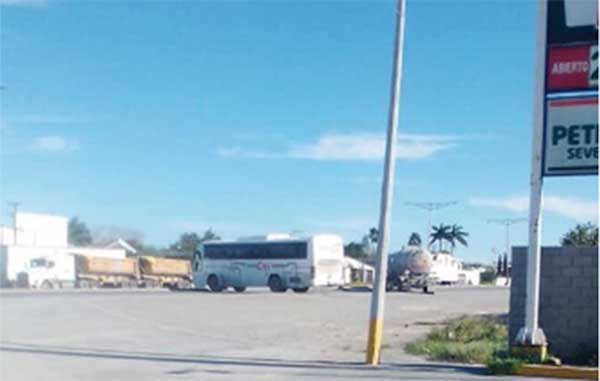Registran bloqueos y balaceras en Río Bravo 1 LETREROS 2