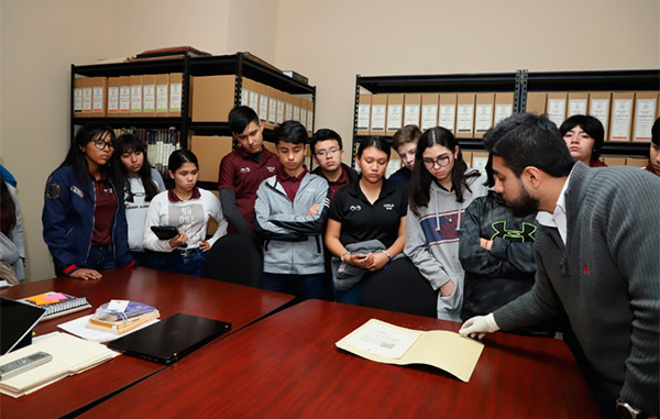Visitan universitarios el Archivo Municipal de Reynosa 1 ver2