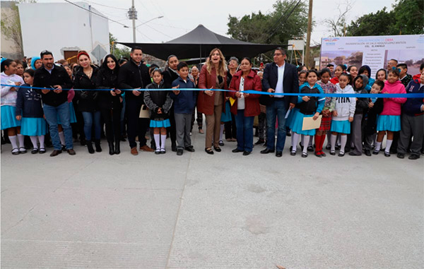 Don Simón agradece a Maki calle pavimentada en El Anhelo 1 2 14