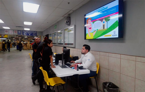 Instala Gobierno Municipal módulo de información y pago del Predial en planta maquiladora 1 2 74
