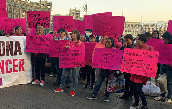 Mujeres con cáncer protestan afuera de Palacio Nacional 1 598994 mngpcfb0vm