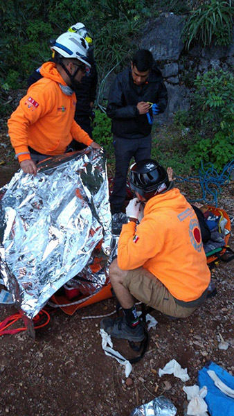 Rescatan a dos hombres del Cerro de las Mitras 2 83498899 2183652518596405 754623176926822400 n