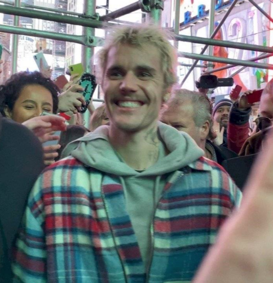 Aspecto de Justin Bieber genera burlas, lo comparan con ‘Don Ramón’ 1 Captura de pantalla 2020 02 11 a las 10.34.10 a.m.