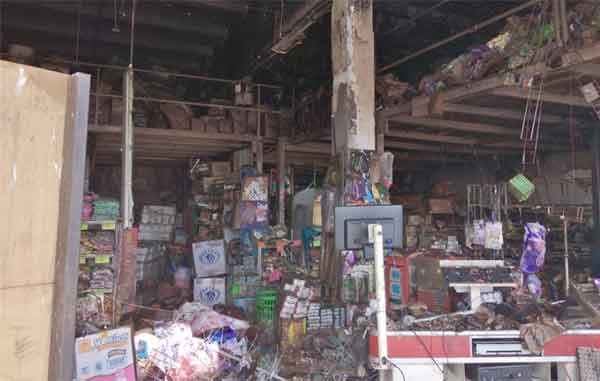 Incendio en dulcería regia afecta a varios negocios 1 DULCERIA 2