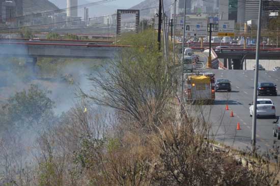 Aironazo provoca incendio en río Santa Catarina 1 Incendio 2