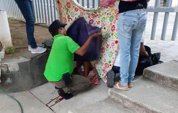 ahoranieganservicioamujerenclinicadeaquilaydaaluzenlabanqueta