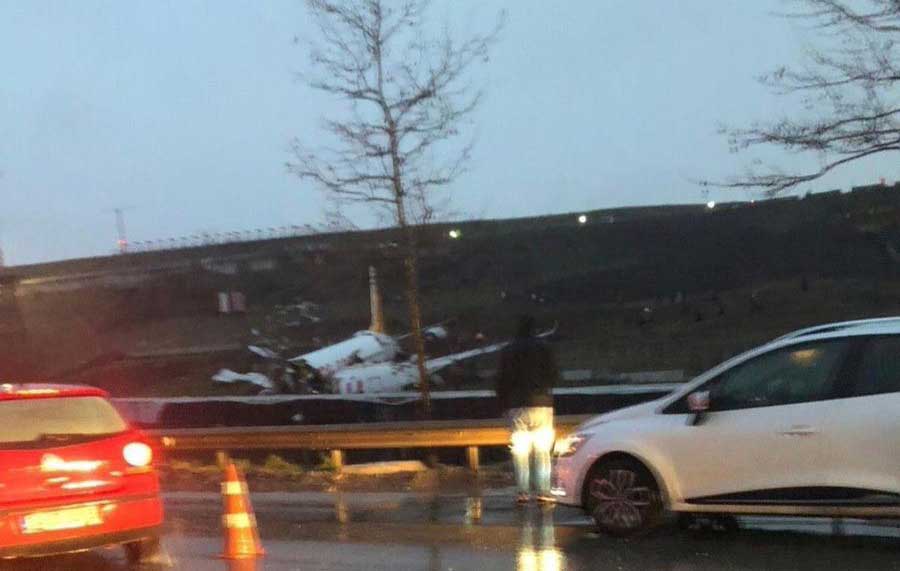 Vuelven a nacer; avión se parte en tres, no hay muertos (VIDEO) 1 av
