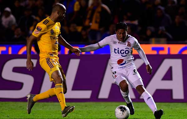 Nahuel Guzmán salva a Tigres de quedar eliminado 5 tigres36