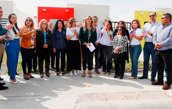 Entregó Alcaldesa casa de sorteo del Predial 1 1 50