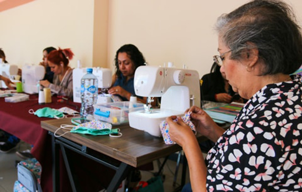 Enseñan en Escobedo cómo hacer cubrebocas y gel 1 89177019 219012202615251 9050525153951219712 n
