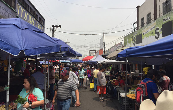 Mercado rodante Mesón Estrella ignora la pandemia 3 91320346 219187542629488 1651704754000101376 n