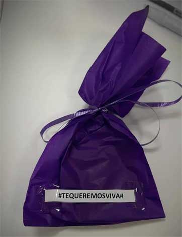 Compañeros de trabajo reconocen a mujeres por el paro del 9M 2 BOLSA 1