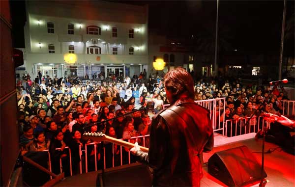 Entrega Maki reconocimiento a Los Claxons en Fiestas de Reynosa 1 LOS CLAXONS 2