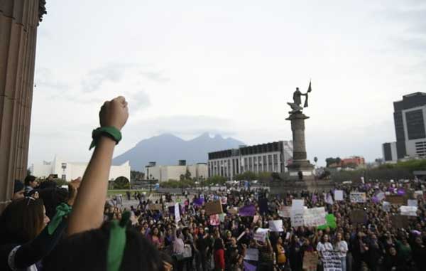 Más de 14 mil mujeres 'toman' las calles de Monterrey 6 MARCHA 8