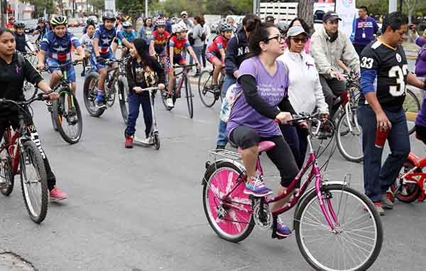 Conmemoran sobre ruedas Día Internacional de la Mujer en San Nicolás 2 MUJER SOBRE RUEDA11