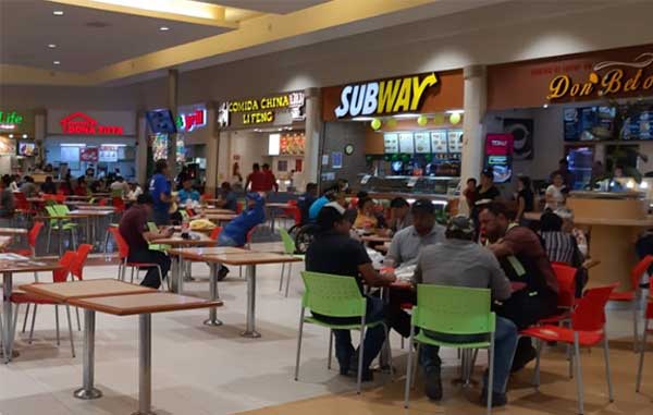 Coppel Periférico aplica 'sana distancia'; en comidas la ignoran 1 PLAZA PERIFERICO