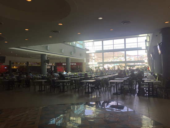 Baja afluencia en plazas comerciales de San Pedro 7 San Pedro 1