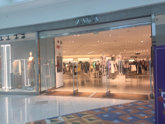 Baja afluencia en plazas comerciales de San Pedro 4 San Pedro 5
