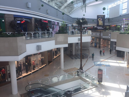 Baja afluencia en plazas comerciales de San Pedro 8 San Pedro 7