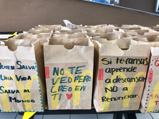 McDonald’s regala comida a doctores con mensajes de agradecimiento 1 2 18