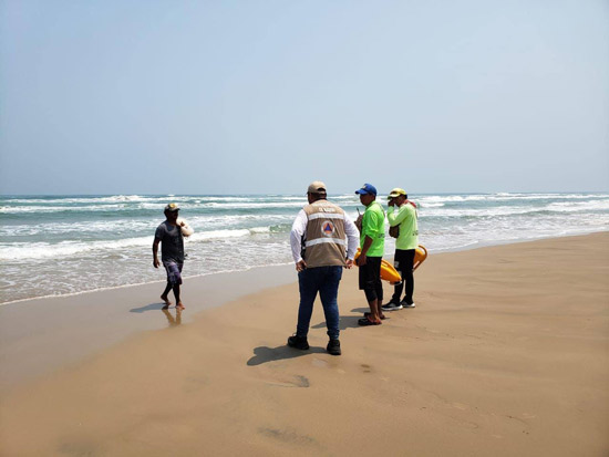 Les piden desalojar playa Miramar, se ponen agresivos y los detienen 2 3 4