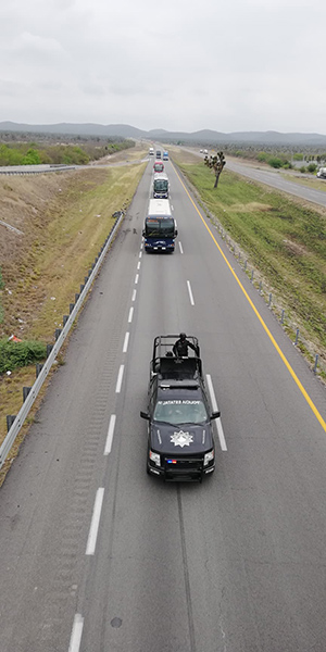 Escoltan autobuses con pasajeros provenientes de Texas por Covid-19 1 91526079 224527902127762 7625263453891985408 n