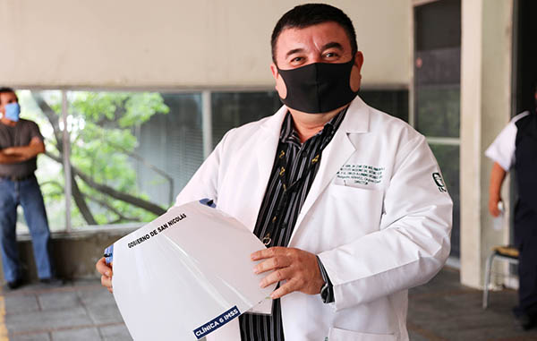 Dona San Nicolás 100 caretas a personal de Clínica 6 del IMSS 1 DONACION CLINICA 4