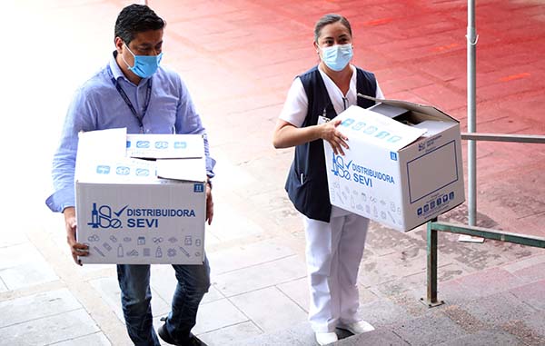 Dona San Nicolás 100 caretas a personal de Clínica 6 del IMSS 4 DONACION CLINICA 6