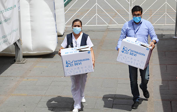 Dona San Nicolás 100 caretas a personal de Clínica 6 del IMSS 5 DONACION CLINICA 8 1