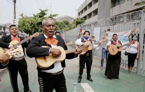 MARIACHIS