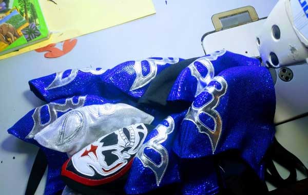 Sastre que fabrica tapabocas inspirado en máscaras ya las exporta 1 MASCARAS 6