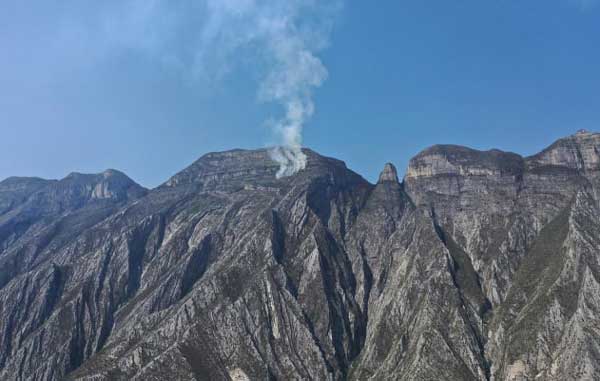 Surge incendio en el Cerro de las Mitras; un rayo lo provoca 2 MITRAS 2