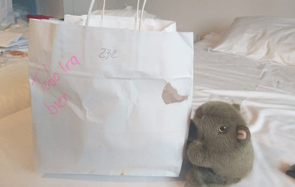 Regalan burritos de mole a turistas en cuarentena en Italia 1 bol