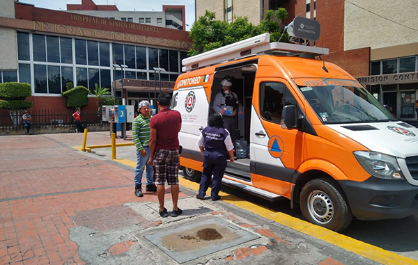 Reparten agua y alimentos afuera de hospitales 3 100941490 566598830954653 3025377780800946176 n
