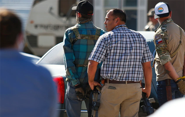 Armados con AR-15 ‘cuidaban’ bar en Texas; los detienen 1 95606427 1143678782650569 2892124801239875584 n