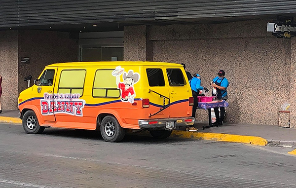 Regalan tacos a personal del sector salud y personas necesitadas 1 96140660 261045788428272 323422934448209920 n