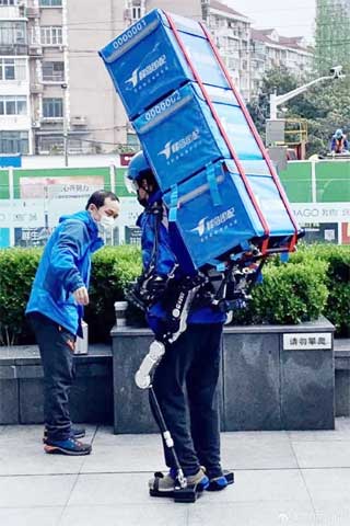 En China usan exoesqueletos para aumentar capacidad de envíos 1 CHINA 2