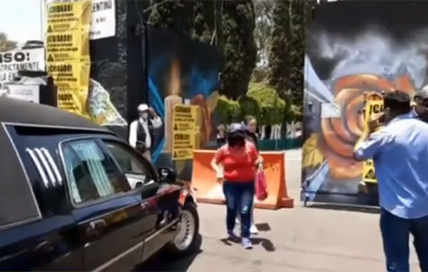 Carrozas hacen fila para cremar cuerpos en Iztapalapa 2 Crematorio 1