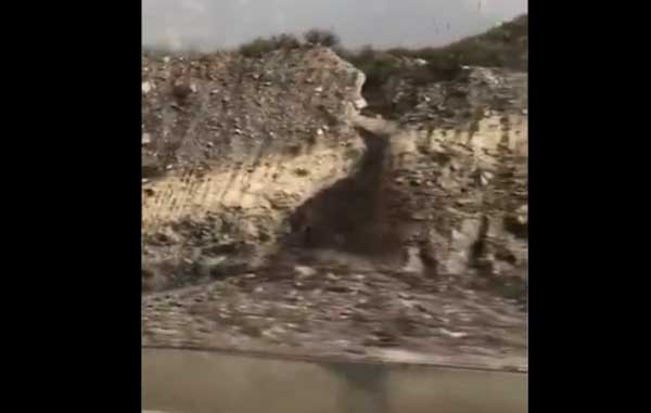 Lluvias provocan deslave y accidentes en autopista a Saltillo 2 DESLAVE