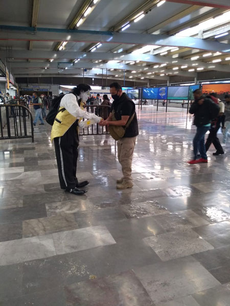 Lanzan campaña ‘Que no te cargue el payaso’ en Metro de la CDMX 2 Payasos 1