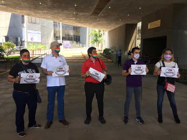 Comunidad LGBT protesta contra ‘Pin Parental’ 2 Pin Parental 2