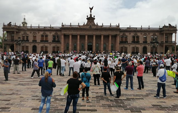 ‘Megaprotesta’ junta a miles de trabajadores afectados por la pandemia 9 101259012 562264268044149 8830210533010440192 n