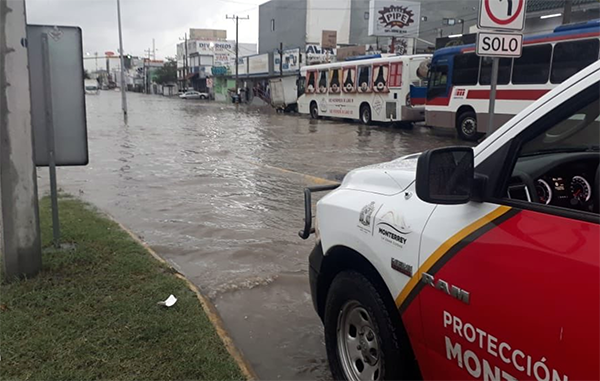 Cierran vialidades en Monterrey por inundaciones 1 102777485 321297015533840 3056932663323507197 n