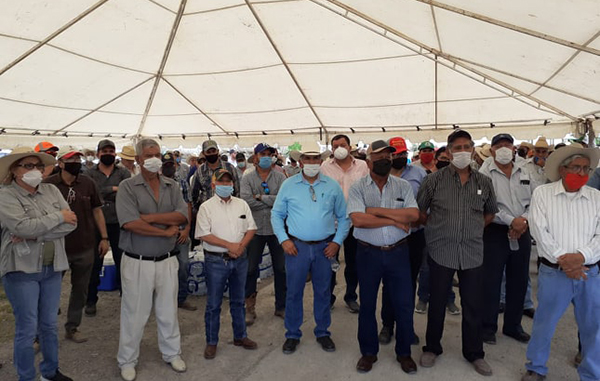 Campesinos bloquean puente internacional de Progreso 2 104468268 253021875995340 7840763592022449007 n