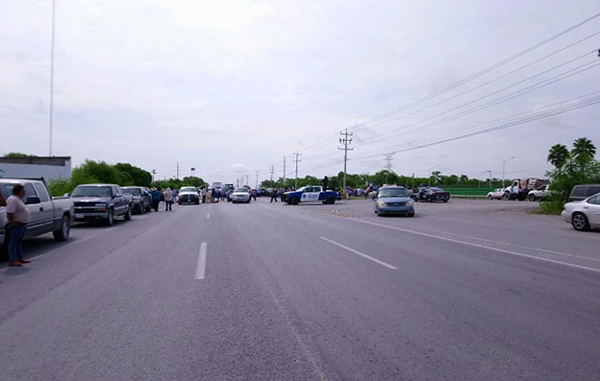 Exigen campesinos apoyos al campo bloqueando la carretera Reynosa-Río Bravo 4 104670306 288786045655960 6377933093494516087 n