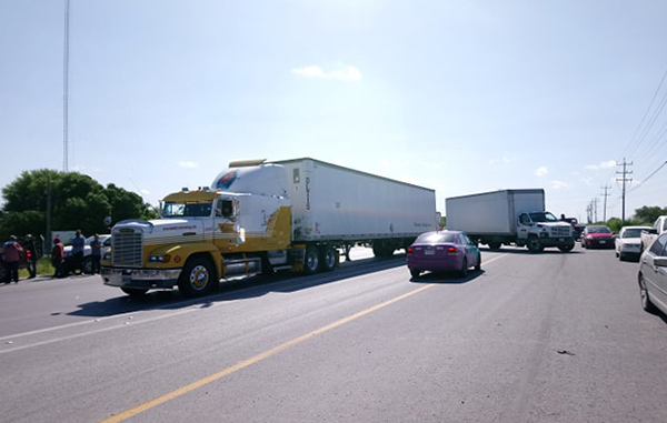 Bloquean agricultores en la Reynosa-Río Bravo 1 105314388 685194025370963 7778041116124360313 n