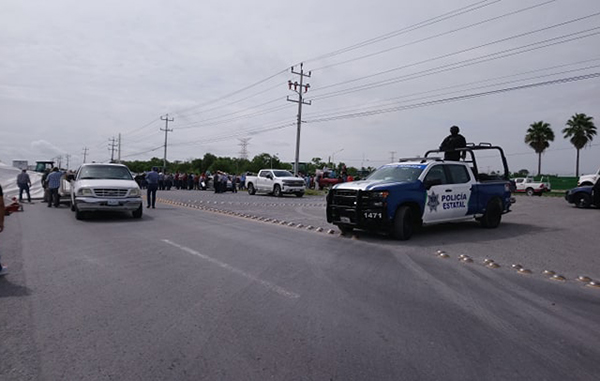 Exigen campesinos apoyos al campo bloqueando la carretera Reynosa-Río Bravo 1 105318952 576844386559721 7660611124184704004 n