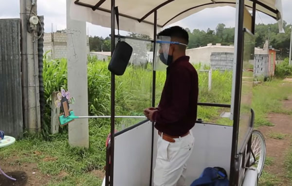 Profesor adapta aula en triciclo para enseñar a domicilio a sus alumnos (VIDEO) 2 12